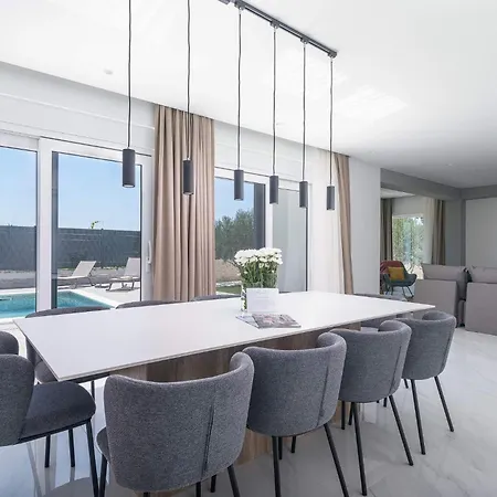 Villa Stunning Wind Rose With 50m2 Heated Pool, Sauna, Gym Trogir